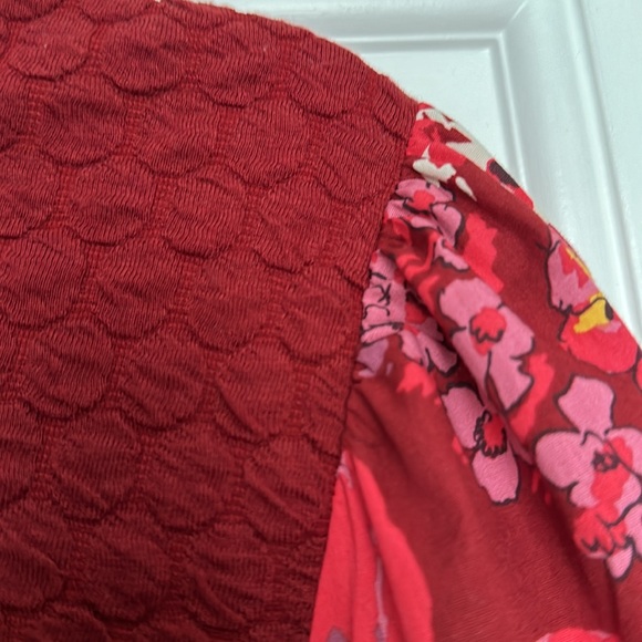 Floral Sleeve Red Women's Top - Picture 4 of 6
